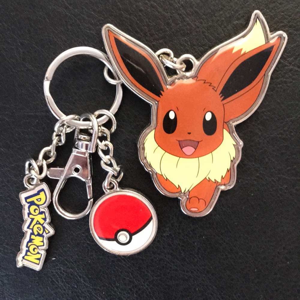 Silver metal Eevee Pokémon keychain
